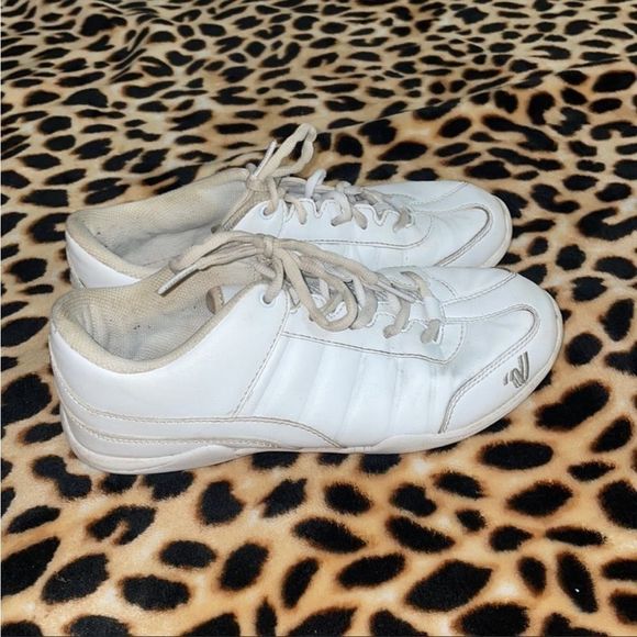 Varsity Shoes Varsitywhite Cheerleading Shoes In Size 65 Guc Poshmark